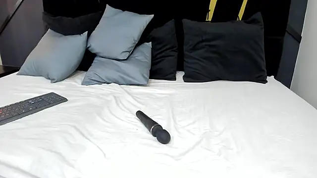 emilie xx  online show from 30, 12, 2024