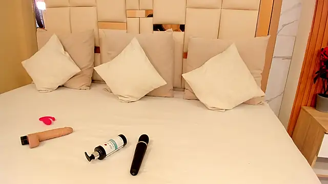 emilie xx  online show from 8, 2, 2025