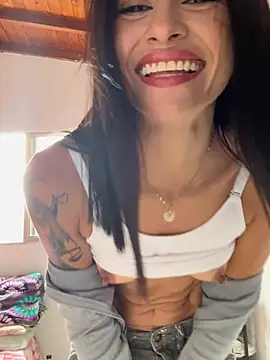 emilie xx  online show from 13, 4, 2026