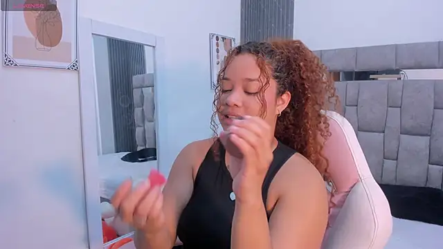 zulyjones online show from 14, 4, 2026