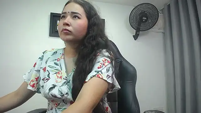 Snapshot of hushaima chatting on 6, 12, 2024 hushaima online show from 6, 12, 2024