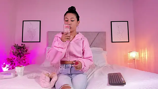 Emilyh  online show from 16, 4, 2026