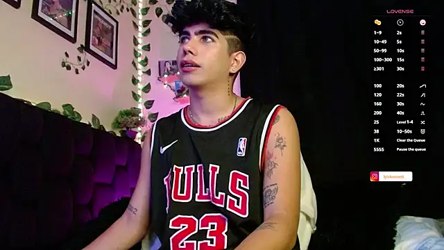 LyleBennett  online show from 14, 2, 2025