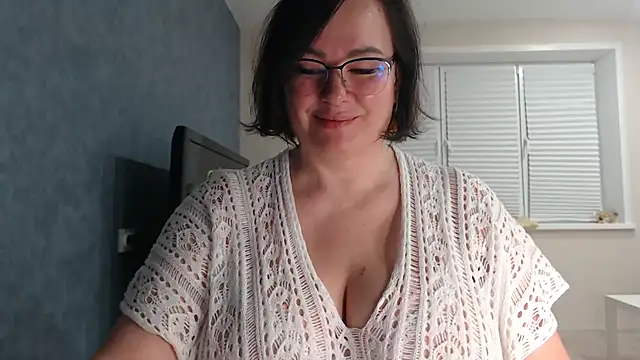 Nora Star online show from 17, 11, 2025