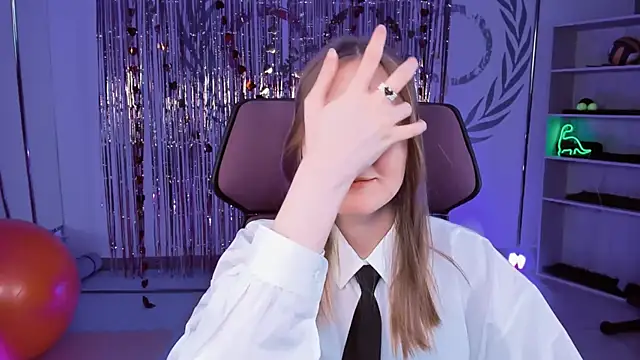 VivienLeeigh online show from 9, 3, 2025