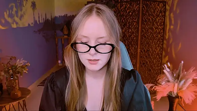 VivienLeeigh online show from 24, 9, 2025