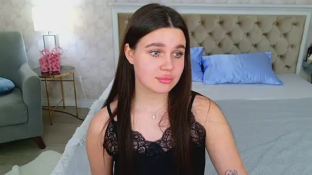 RihannaRose online show from 8, 2, 2025