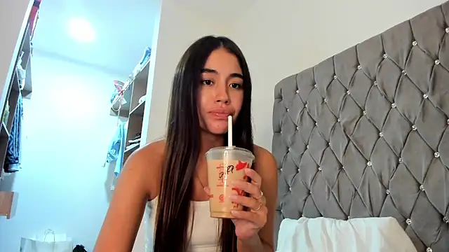 Snapshot of AriaMontgomery chatting on 22, 12, 2024 AriaMontgomery online show from 22, 12, 2024