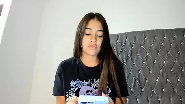 Snapshot of AriaMontgomery chatting on 25, 1, 2025 AriaMontgomery online show from 25, 1, 2025