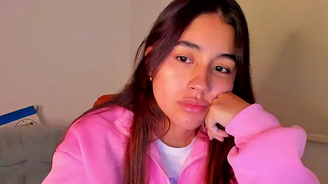 Snapshot of AriaMontgomery chatting on 4, 2, 2025 AriaMontgomery online show from 4, 2, 2025