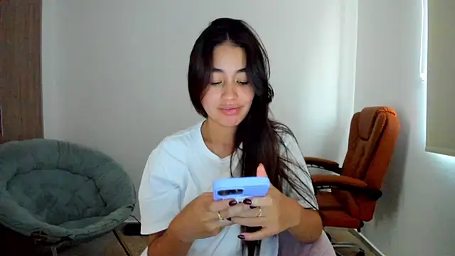 Snapshot of AriaMontgomery chatting on 17, 2, 2025 AriaMontgomery online show from 17, 2, 2025