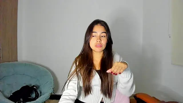 Snapshot of AriaMontgomery chatting on 19, 2, 2025 AriaMontgomery online show from 19, 2, 2025