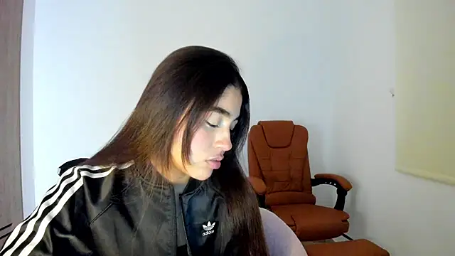 Snapshot of AriaMontgomery chatting on 25, 2, 2025 AriaMontgomery online show from 25, 2, 2025