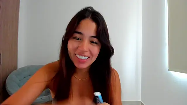 Snapshot of AriaMontgomery chatting on 4, 3, 2025 AriaMontgomery online show from 4, 3, 2025