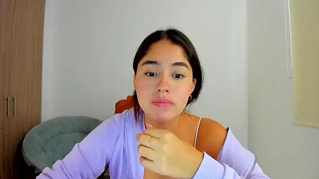 Snapshot of AriaMontgomery chatting on 5, 3, 2025 AriaMontgomery online show from 5, 3, 2025