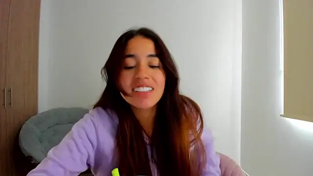 Snapshot of AriaMontgomery chatting on 5, 3, 2025 AriaMontgomery online show from 5, 3, 2025