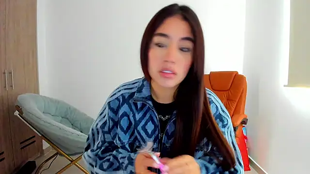 Snapshot of AriaMontgomery chatting on 6, 3, 2025 AriaMontgomery online show from 6, 3, 2025