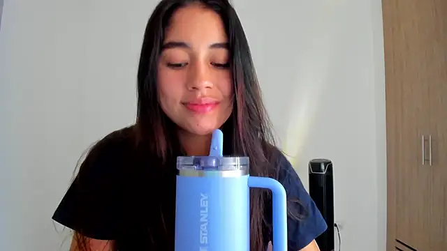 AriaMontgomery online show from 6, 2, 2026