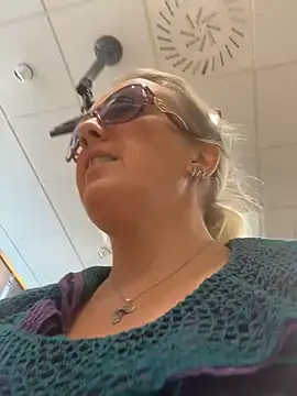 Snapshot of sexylady1983 chatting on 10, 9, 2025 sexylady1983 online show from 10, 9, 2025