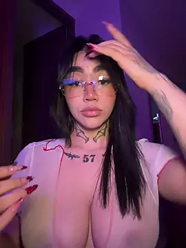 Nickiiiii online show from 12, 4, 2026