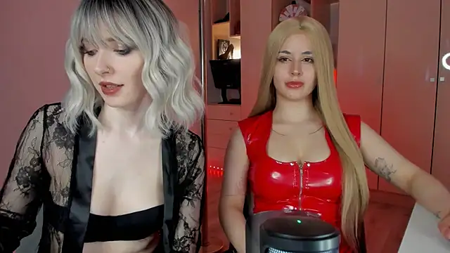 Snapshot of mollyposhh chatting on 19, 6, 2026 mollyposhh online show from 19, 6, 2026