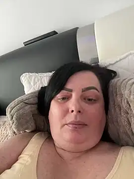 Amandamuller1982 online show from 10, 2, 2025