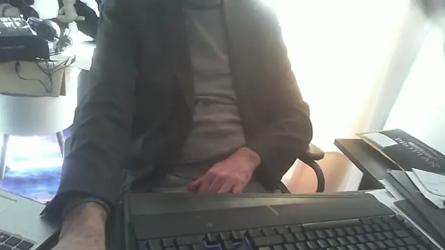 shyfrenchcock1 online show from 31, 1, 2025