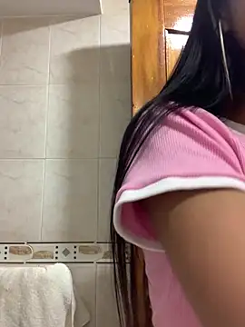 Snapshot of bonnie_18x chatting on 21, 12, 2024 bonnie 18x online show from 21, 12, 2024