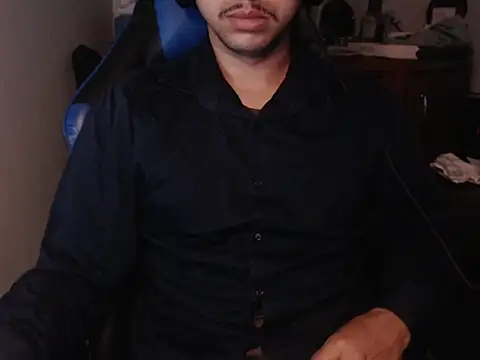 Snapshot of anjonoturno1 chatting on 17, 11, 2025 anjonoturno1 online show from 17, 11, 2025