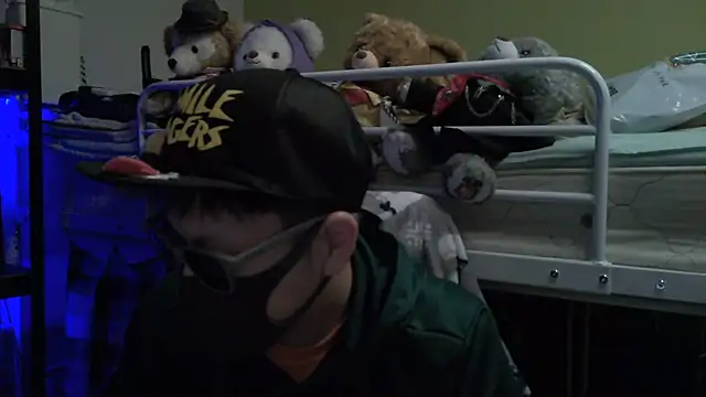 Snapshot of Owl1216 chatting on 3, 1, 2025 Owl1216 online show from 3, 1, 2025