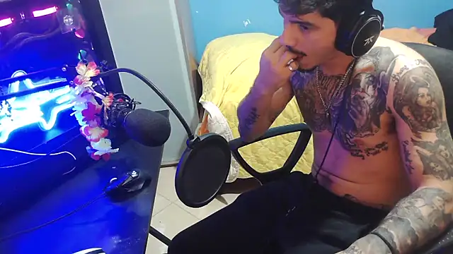 Badboyi1997 online show from 24, 10, 2025