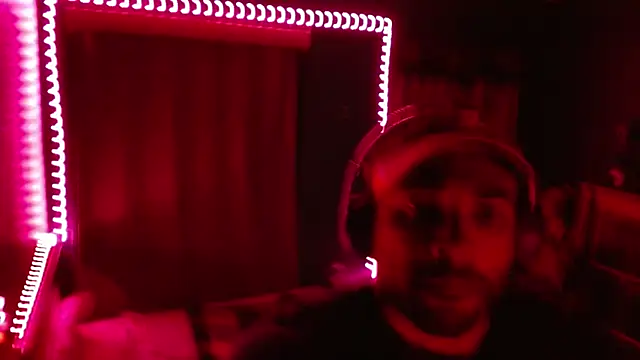 Snapshot of _______the chatting on 17, 12, 2025 the online show from 17, 12, 2025