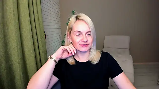 Snapshot of Alicee_Gracee chatting on 13, 12, 2025 Alicee Gracee online show from 13, 12, 2025