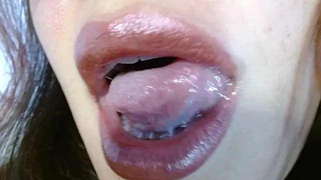 Snapshot of miss_evoleth2 chatting on 10, 10, 2025 miss evoleth2 online show from 10, 10, 2025