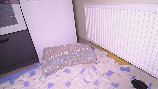 CutiePie3 online show from 4, 1, 2025