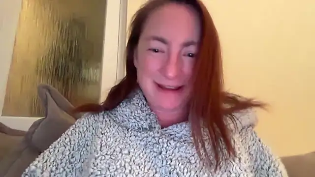 Snapshot of LouiseTswing chatting on 12, 2, 2025 LouiseTswing online show from 12, 2, 2025