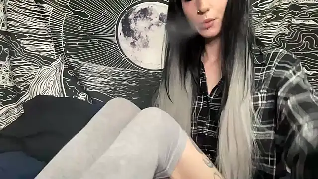 Snapshot of MissMidnightUK chatting on 10, 2, 2025 MissMidnightUK online show from 10, 2, 2025