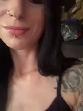 Snapshot of MissMidnightUK chatting on 11, 9, 2025 MissMidnightUK online show from 11, 9, 2025