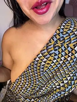 Snapshot of shara_queen1 chatting on 9, 7, 2026 shara queen1 online show from 9, 7, 2026