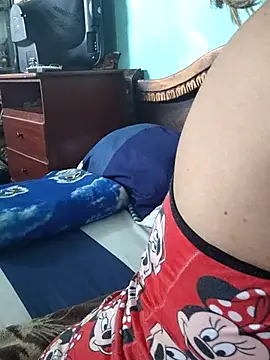 Kasandra Ho online show from 8, 3, 2025