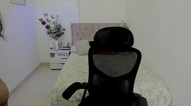 Snapshot of linda_zaam83866 chatting on 6, 2, 2025 linda zaam83866 online show from 6, 2, 2025