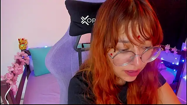 Snapshot of _Moon_Johnson chatting on 30, 10, 2025  Moon Johnson online show from 30, 10, 2025