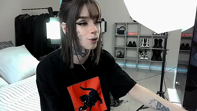 Tanya M online show from 2, 2, 2025