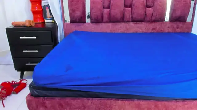 lucy cooper01 online show from 10, 12, 2024