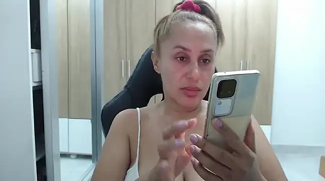 RoxanaLove9 online show from 24, 12, 2024