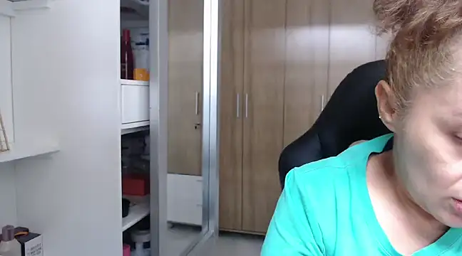 RoxanaLove9 online show from 2, 1, 2025