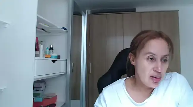 RoxanaLove9 online show from 10, 1, 2025