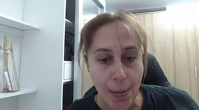 RoxanaLove9 online show from 12, 1, 2025