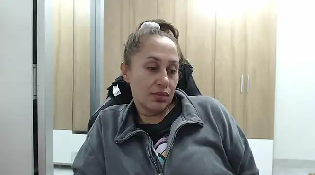 RoxanaLove9 online show from 10, 2, 2025