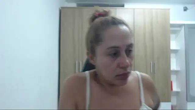 RoxanaLove9 online show from 15, 9, 2025